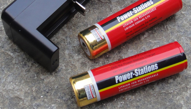 CR123 Keen Ray Carica Batterie Li-Ion