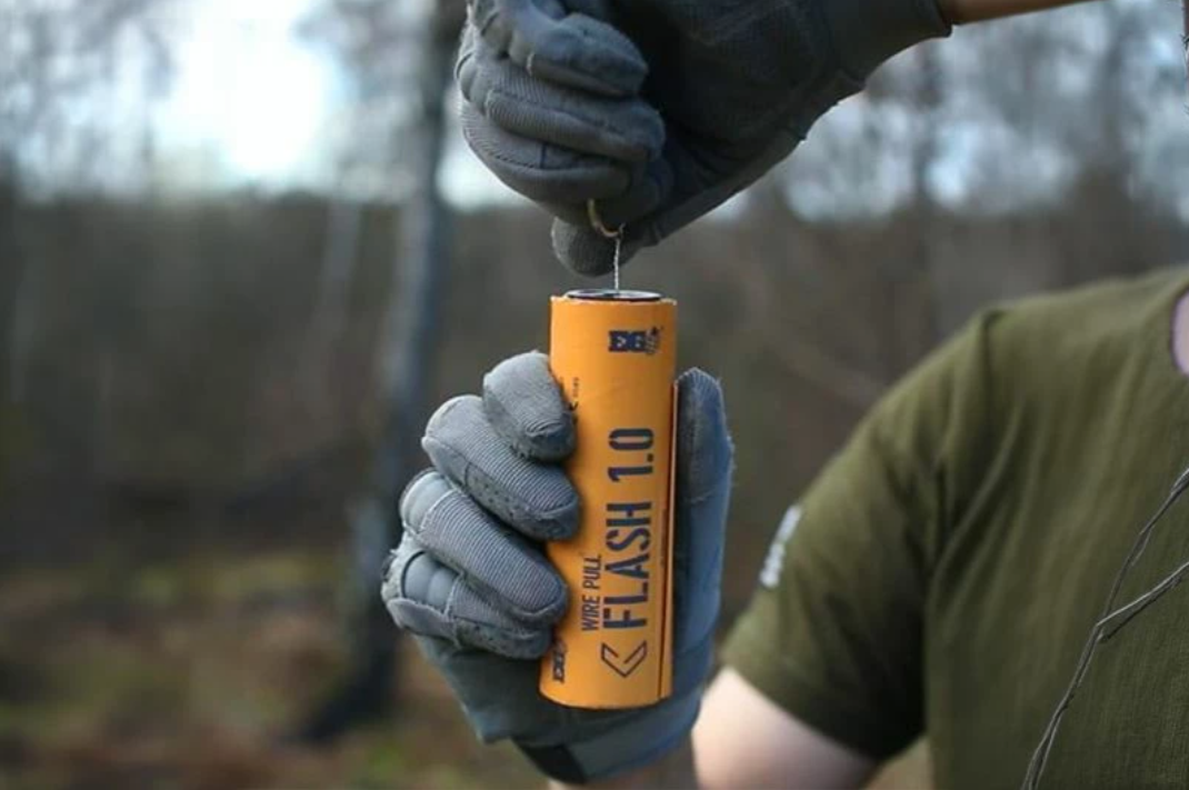 Flash Bang 120dB Flash 1.0 Wire Pull 99.5% Biodegradable Composition by Enola Gaye